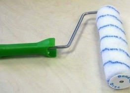 blue-paint-roller-disc-water-based-varnish-to-natu