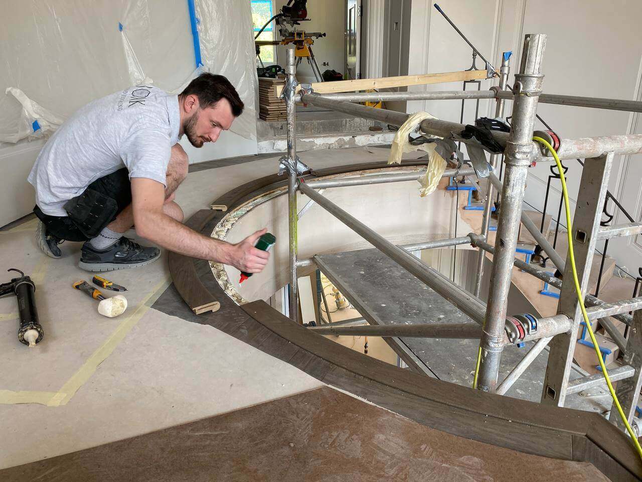 Flooring Installation - Border Gluing